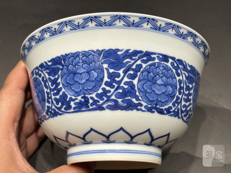 清乾隆 青花缠枝牡丹花卉纹碗 - 图3